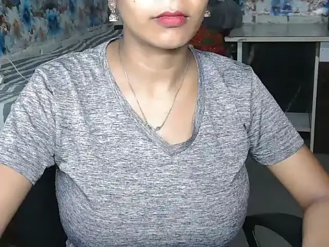 Snapshot of NottyMomo chatting on 4, 7, 2026 NottyMomo online show from 4, 7, 2026