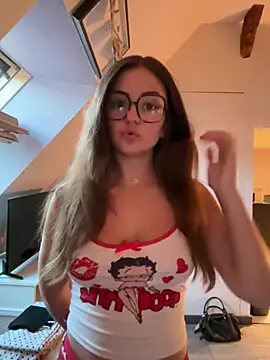 Snapshot of petiteambre chatting on 23, 7, 2026 petiteambre online show from 23, 7, 2026