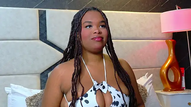 Snapshot of EbonyHenner chatting on 22, 6, 2026 EbonyHenner online show from 22, 6, 2026