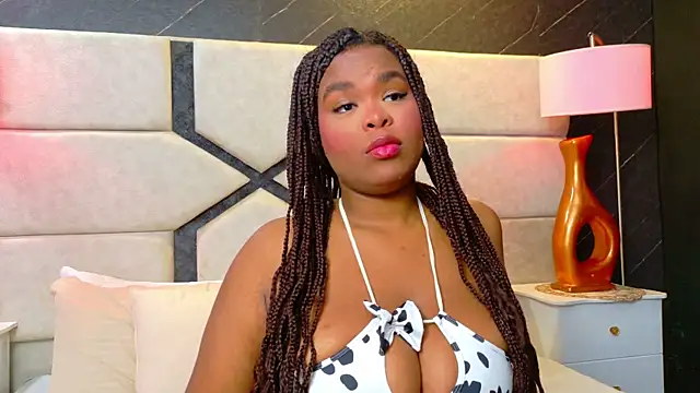 Snapshot of EbonyHenner chatting on 10, 7, 2026 EbonyHenner online show from 10, 7, 2026