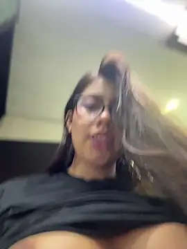 Snapshot of Saracalderon chatting on 20, 6, 2026 Saracalderon online show from 20, 6, 2026