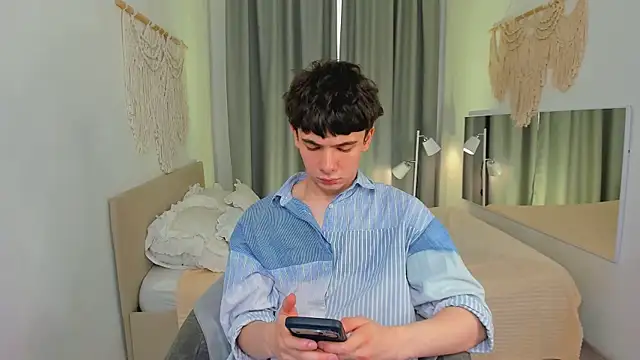 Snapshot of Ethan_Crowe chatting on 31, 7, 2026 Ethan Crowe online show from 31, 7, 2026