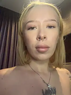 Snapshot of MaryChanXO chatting on 4, 7, 2026 MaryChanXO online show from 4, 7, 2026