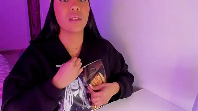 NicolePasqualott online show from 12, 2, 2026