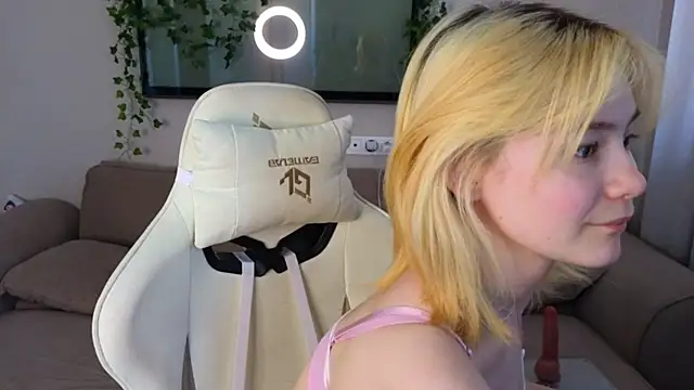 Emily Miu online show from 19, 6, 2026