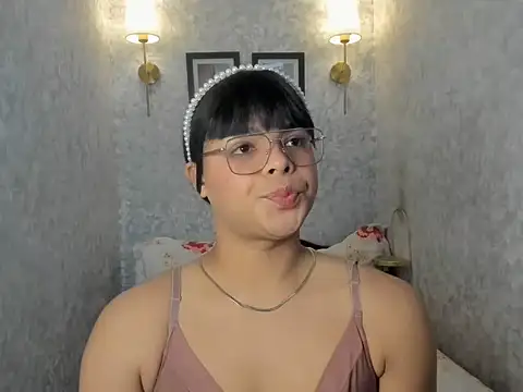 Snapshot of emily_rosue_ chatting on 9, 7, 2026 emily rosue online show from 9, 7, 2026