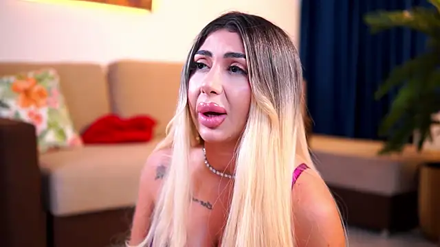 LucyyRosse online show from 2, 8, 2026