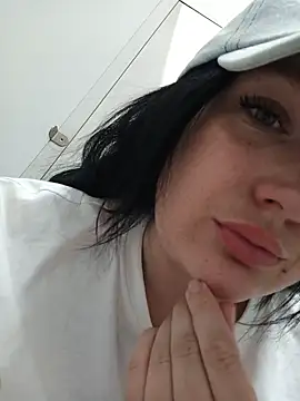Snapshot of LoveVixen_LoveWolf chatting on 18, 7, 2026 LoveVixen LoveWolf online show from 18, 7, 2026
