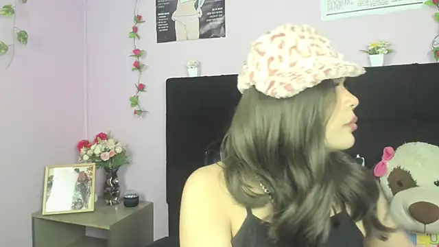 Snapshot of Makii_XOXO chatting on 10, 7, 2026 Makii XOXO online show from 10, 7, 2026