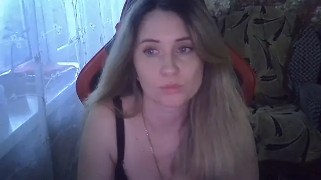 Snapshot of KiraKisskiss chatting on 16, 6, 2026 KiraKisskiss online show from 16, 6, 2026
