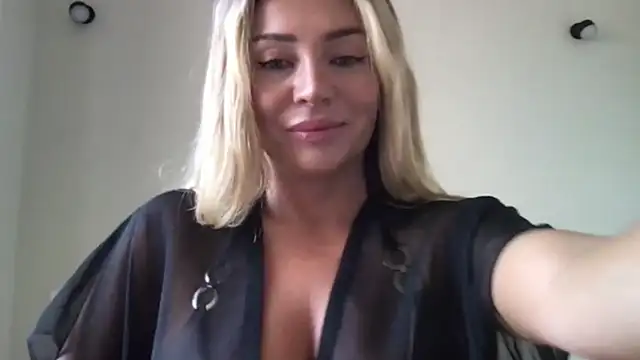 Chloeblond online show from 30, 6, 2026