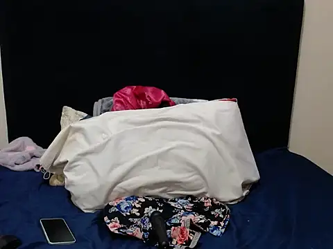 Snapshot of KinkyPetite18 chatting on 11, 7, 2026 KinkyPetite18 online show from 11, 7, 2026