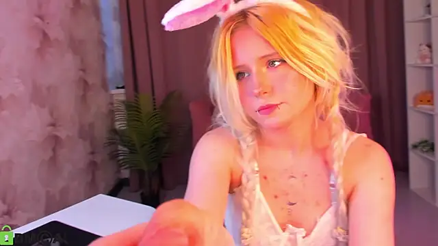 Snapshot of kikipeach chatting on 4, 7, 2026 kikipeach online show from 4, 7, 2026
