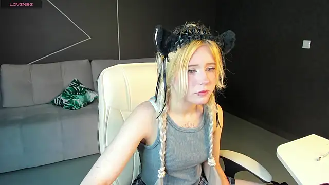 Snapshot of kikipeach chatting on 28, 6, 2026 kikipeach online show from 28, 6, 2026