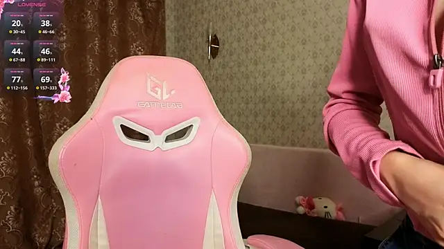Snapshot of MilaVanilaa chatting on 3, 8, 2026 MilaVanilaa online show from 3, 8, 2026