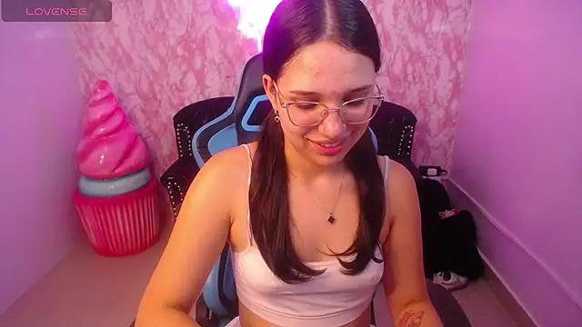Snapshot of Lia_Rose_ch chatting on 10, 7, 2026 Lia Rose ch online show from 10, 7, 2026