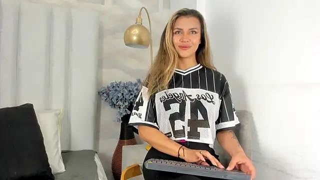 megan glow  online show from 6, 7, 2026