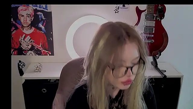 Snapshot of EndicaWilde chatting on 7, 7, 2026 EndicaWilde online show from 7, 7, 2026