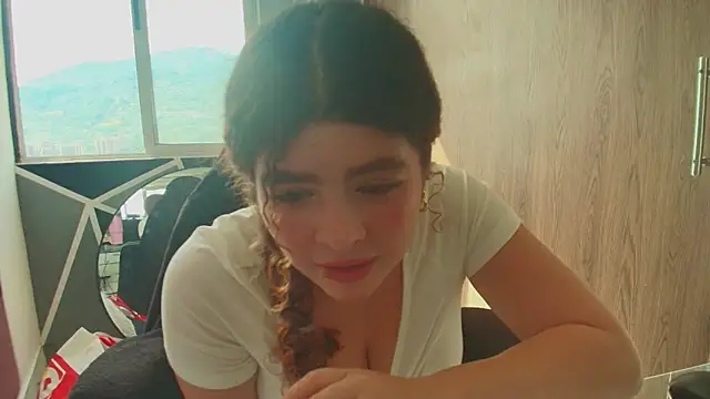 Kiara velez online show from 30, 6, 2026