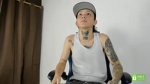 Snapshot of Nick_TattooedGuy chatting on 19, 6, 2026 Nick TattooedGuy online show from 19, 6, 2026