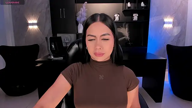 Snapshot of SabrinaMontclair chatting on 21, 6, 2026 SabrinaMontclair online show from 21, 6, 2026