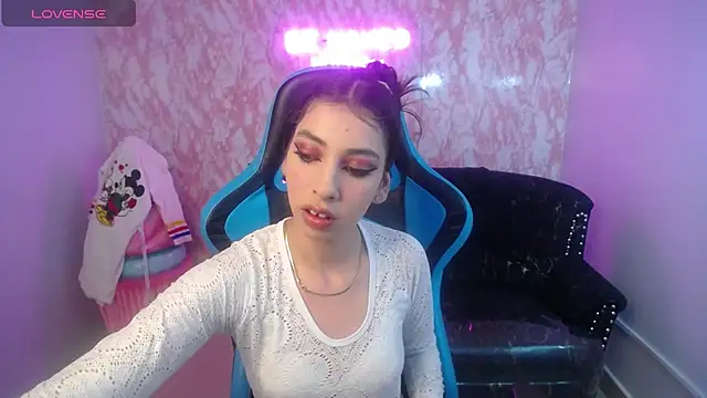 Snapshot of KiaraStar_ch chatting on 10, 7, 2026 KiaraStar ch online show from 10, 7, 2026