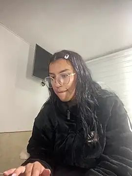 Snapshot of GabyLopez_Pink chatting on 4, 8, 2026 GabyLopez Pink online show from 4, 8, 2026