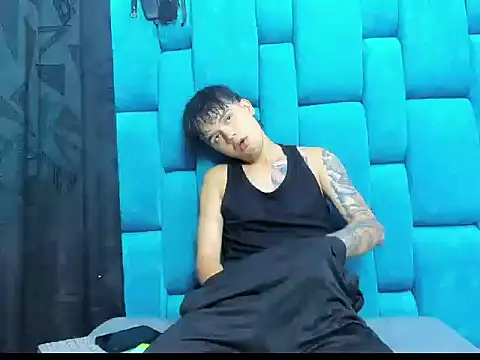 Snapshot of boytatto_22cm chatting on 17, 6, 2026 boytatto 22cm online show from 17, 6, 2026
