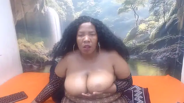 Snapshot of CURVYELEGANCExxx chatting on 10, 7, 2026 CURVYELEGANCExxx online show from 10, 7, 2026