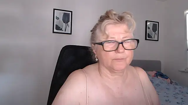 Snapshot of NoraMelow chatting on 6, 7, 2026 NoraMelow online show from 6, 7, 2026