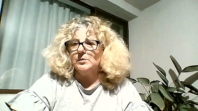 Snapshot of NoraMelow chatting on 2, 8, 2026 NoraMelow online show from 2, 8, 2026