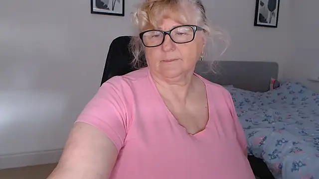 Snapshot of NoraMelow chatting on 4, 7, 2026 NoraMelow online show from 4, 7, 2026
