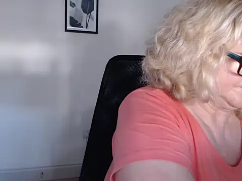 Snapshot of NoraMelow chatting on 11, 7, 2026 NoraMelow online show from 11, 7, 2026