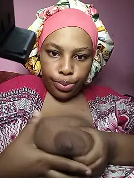 Snapshot of Queen-cute chatting on 22, 6, 2026 Queen-cute online show from 22, 6, 2026