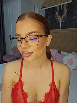 Snapshot of YasminnDoll chatting on 24, 7, 2026 YasminnDoll online show from 24, 7, 2026
