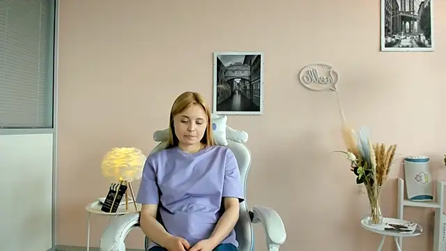 Snapshot of EloiseAlmario chatting on 19, 6, 2026 EloiseAlmario online show from 19, 6, 2026
