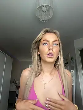 Snapshot of sophiemae chatting on 1, 7, 2026 sophiemae online show from 1, 7, 2026