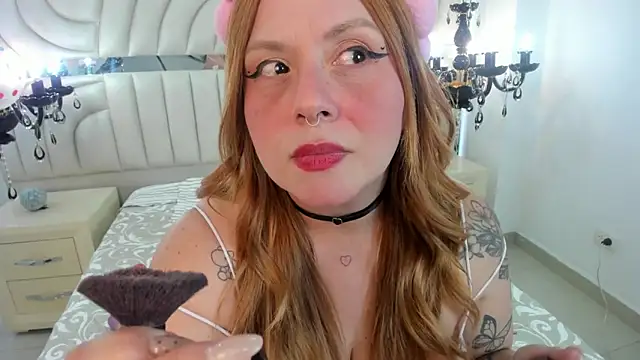 Snapshot of Paulette_roux chatting on 29, 6, 2026 Paulette roux online show from 29, 6, 2026