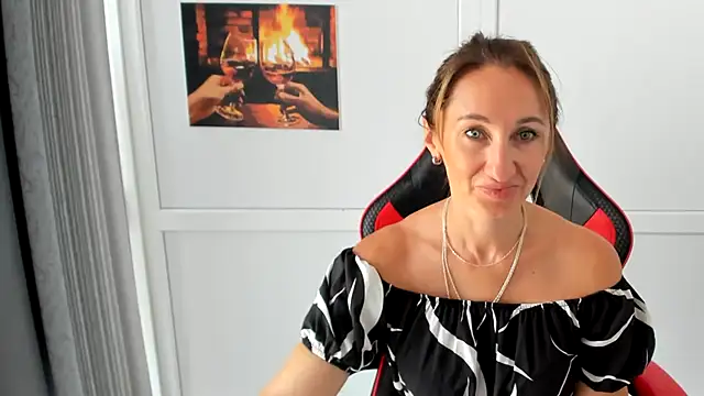 Snapshot of LilyDreamm chatting on 5, 8, 2026 LilyDreamm online show from 5, 8, 2026
