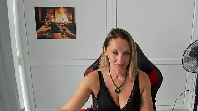 Snapshot of LilyDreamm chatting on 24, 7, 2026 LilyDreamm online show from 24, 7, 2026