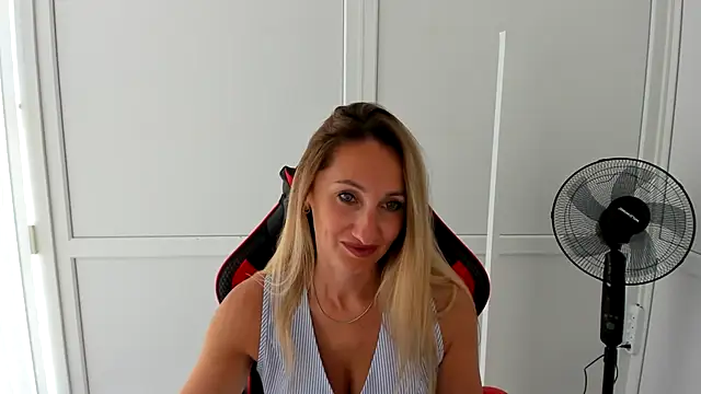 Snapshot of LilyDreamm chatting on 23, 6, 2026 LilyDreamm online show from 23, 6, 2026