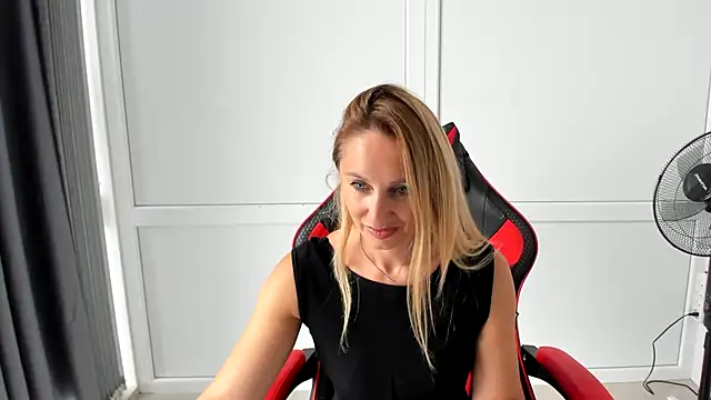 Snapshot of LilyDreamm chatting on 8, 7, 2026 LilyDreamm online show from 8, 7, 2026