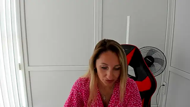 Snapshot of LilyDreamm chatting on 22, 6, 2026 LilyDreamm online show from 22, 6, 2026
