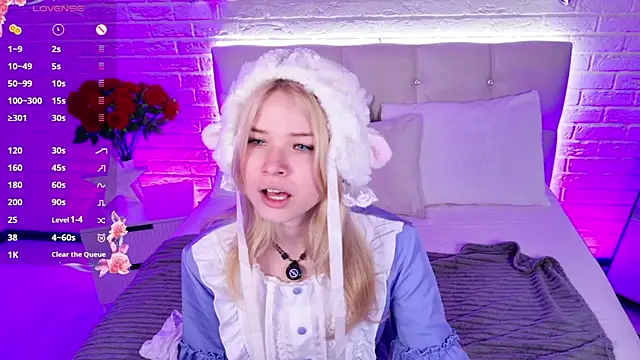 Snapshot of ChloeWells chatting on 8, 8, 2026 ChloeWells online show from 8, 8, 2026