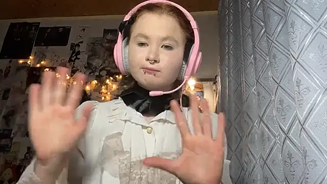 Snapshot of LiIIAry chatting on 18, 6, 2026 LiIIAry online show from 18, 6, 2026