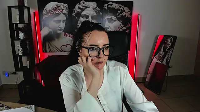 TiffanysGlow online show from 25, 6, 2026