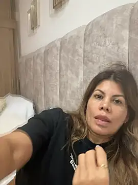 Valen Milf4u online show from 6, 7, 2026