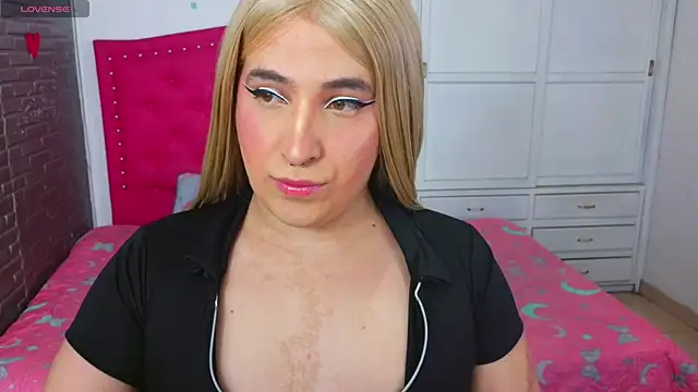 Snapshot of roxxy_pink_ chatting on 2, 8, 2026 roxxy pink online show from 2, 8, 2026