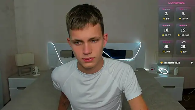 Snapshot of m0neyken chatting on 8, 7, 2026 m0neyken online show from 8, 7, 2026