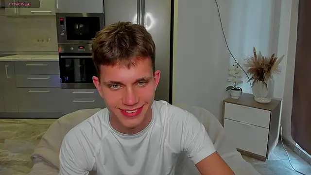 Snapshot of m0neyken chatting on 4, 8, 2026 m0neyken online show from 4, 8, 2026